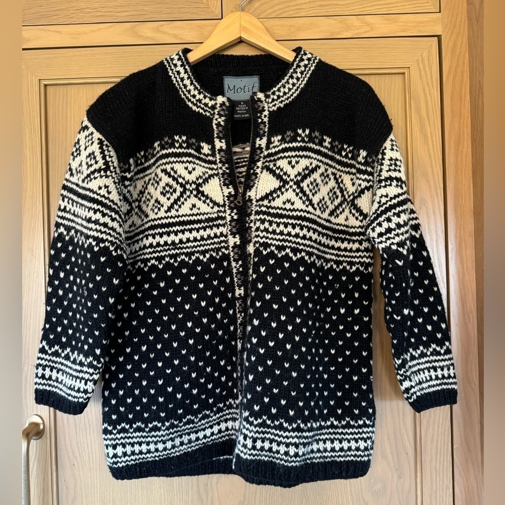 Vintage Motif Hand Knit Wool Nepal Zip Front Cardigan / Sweater / Jacket / small